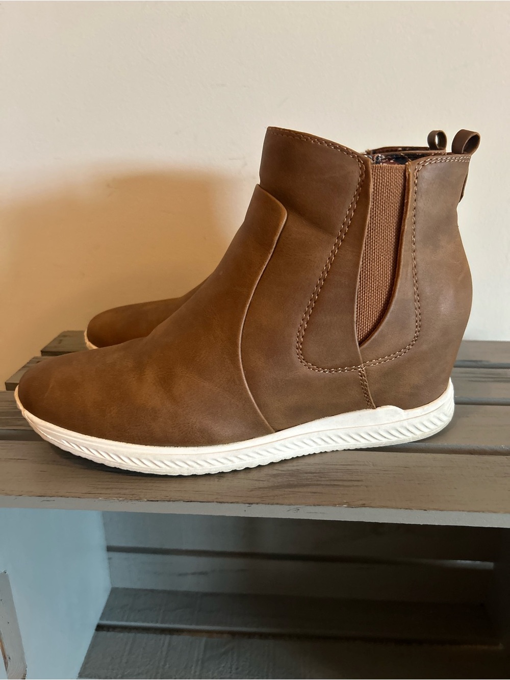 Baretraps Women’s Jaci Brown Wedge Sneaker Booties Sz 10